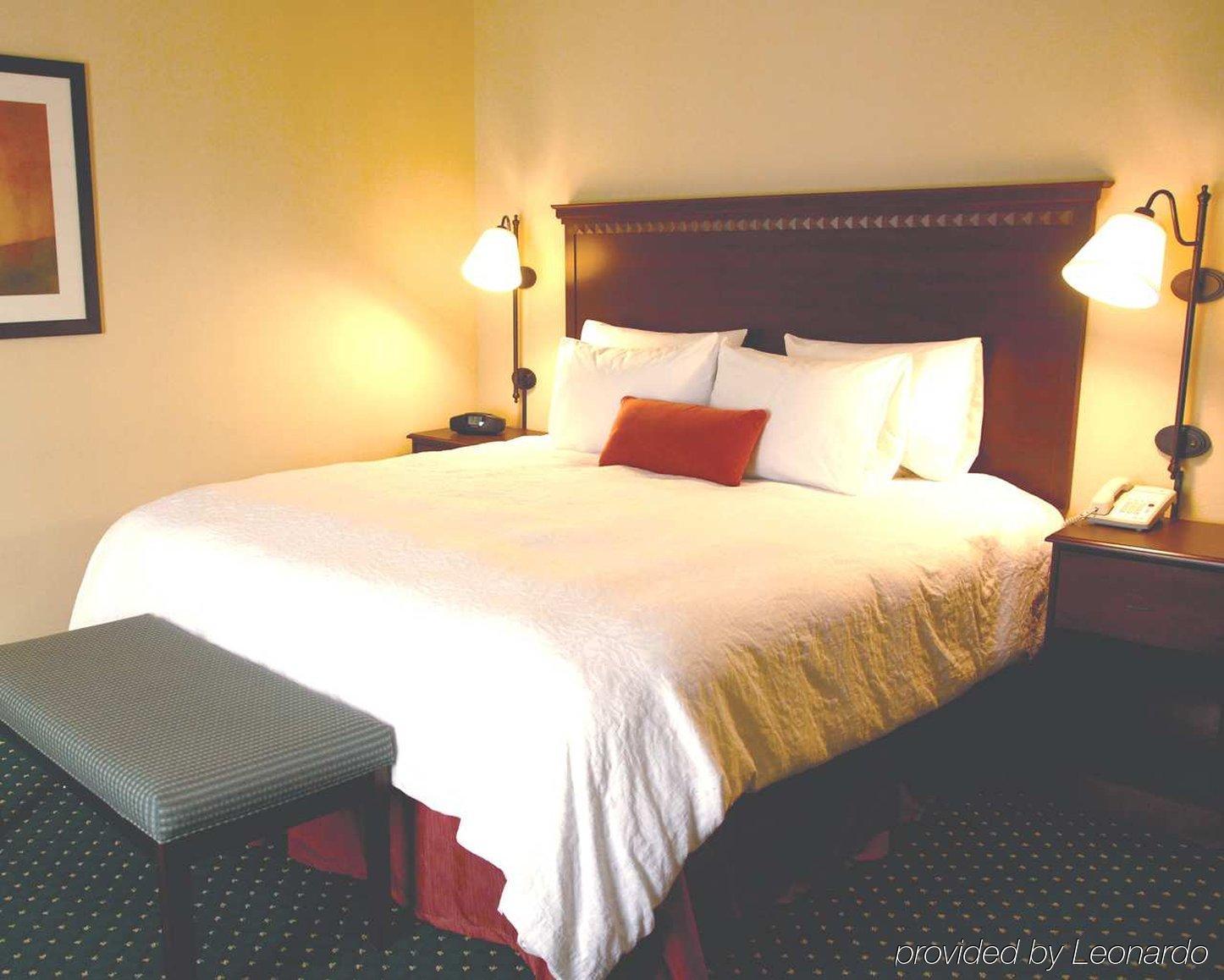 Hampton Inn By Hilton Leesville Fort Johnson Room photo